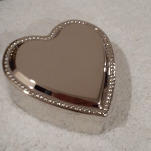 🔥$8 Add-on🔥Heart shaped jewelry/trinket box